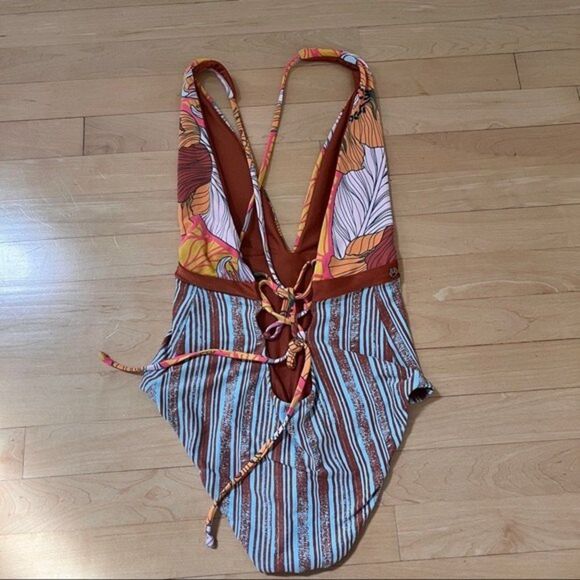 Maaji Rainbow Chromatic Floral Stripe Reversible One Piece Swimsuit S NWOT - Picture 7 of 13